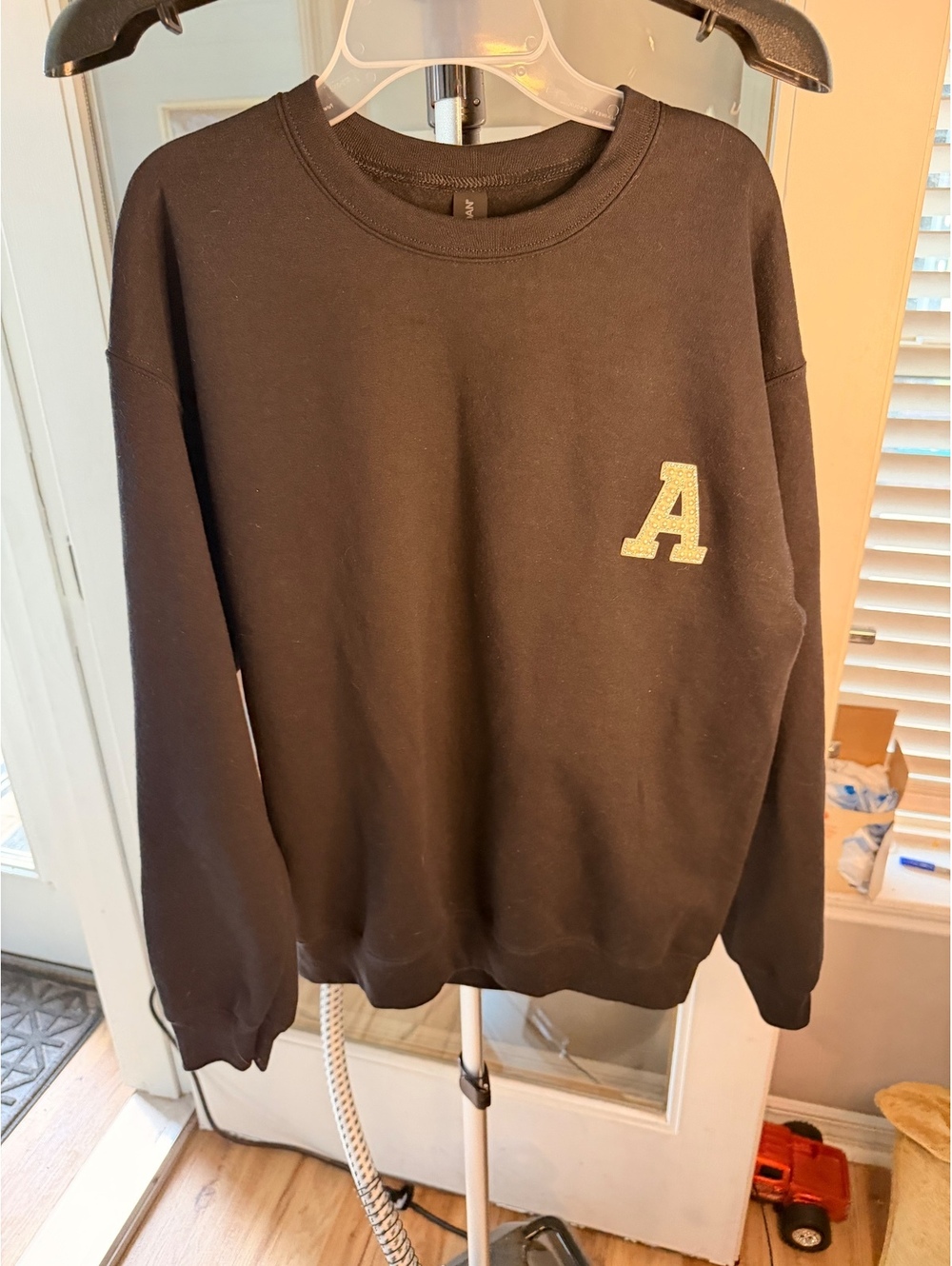 Gildan Heavy Blend Brown Crewneck Sweatshirt with Letter A Patch Size M